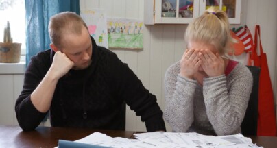 Møttes på Tinder for to år siden. Nå er de i «Luksusfellen» sammen